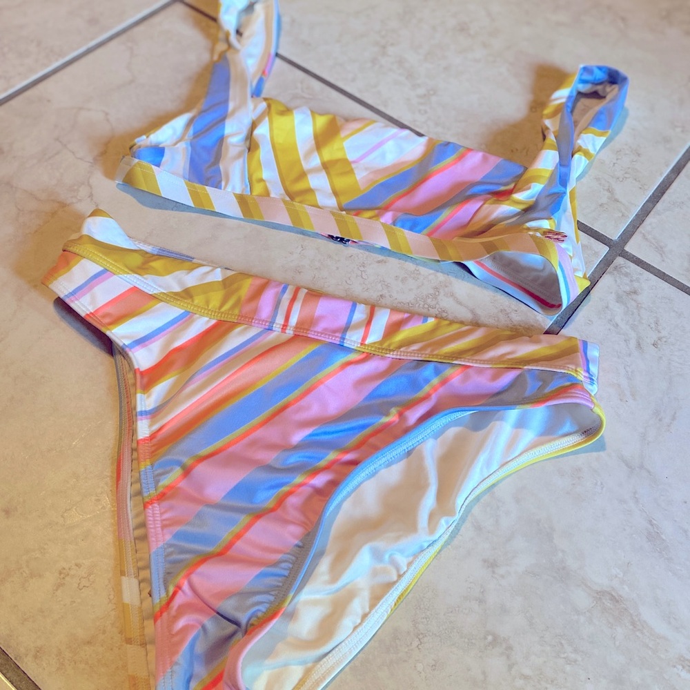 Billabong Women's Standard Break of Dawn Tank Bikini Top & Bottom | Full Set!